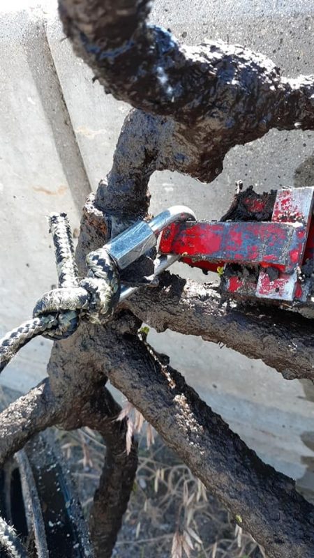 Căutătorul a folosit un magnet pătrat