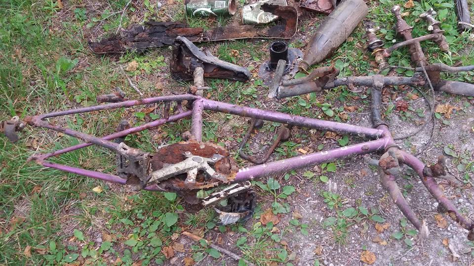 Schelet ruginit de bicicletă