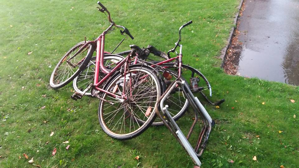 Capturi de biciclete din apă