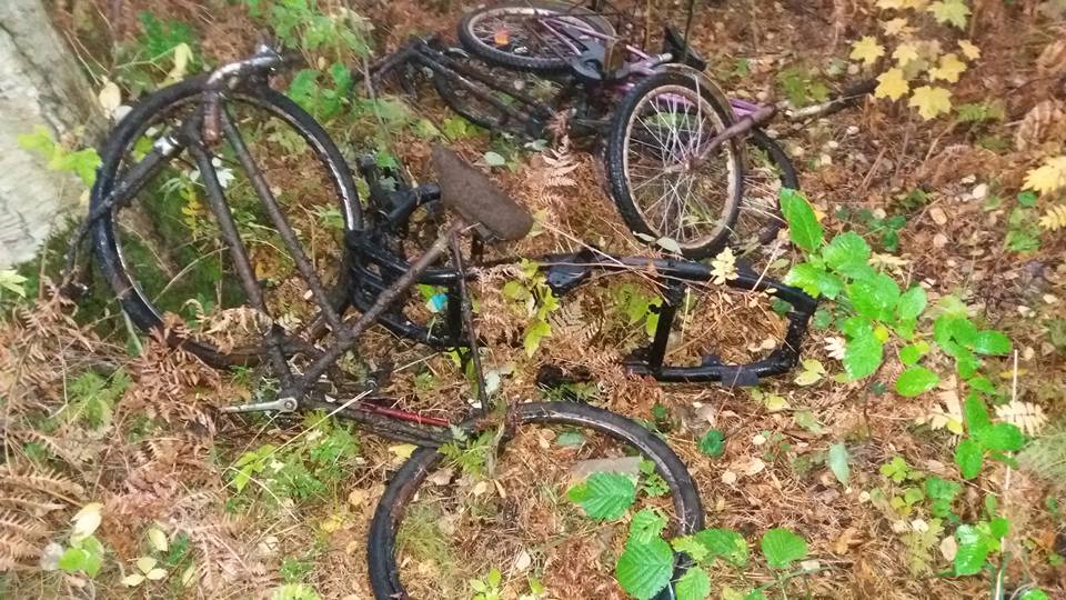 Resturi de biciclete găsite cu fishing magneți
