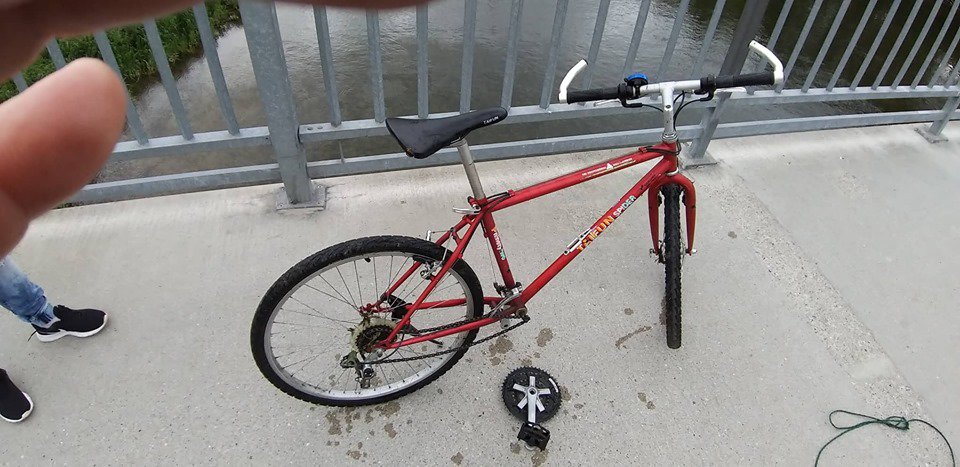 Bicicletă pe pod