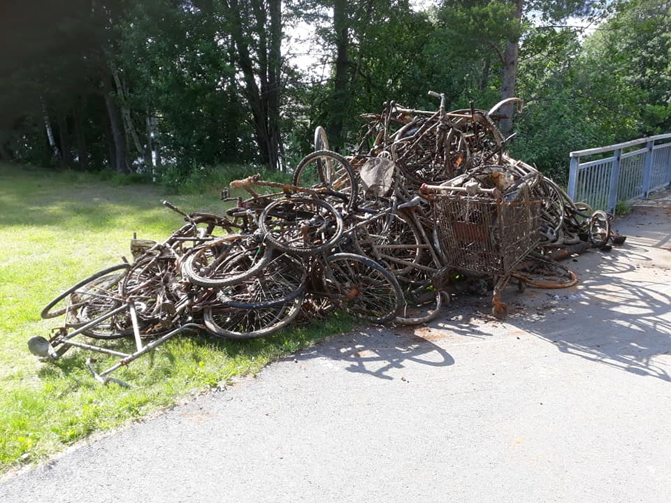 Cantitate nebună de biciclete pe o grămadă, descoperită în apele norvegiene
