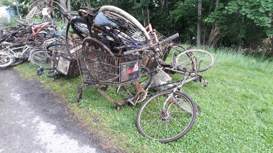 Capturi de mai multe biciclete la magnet fishing