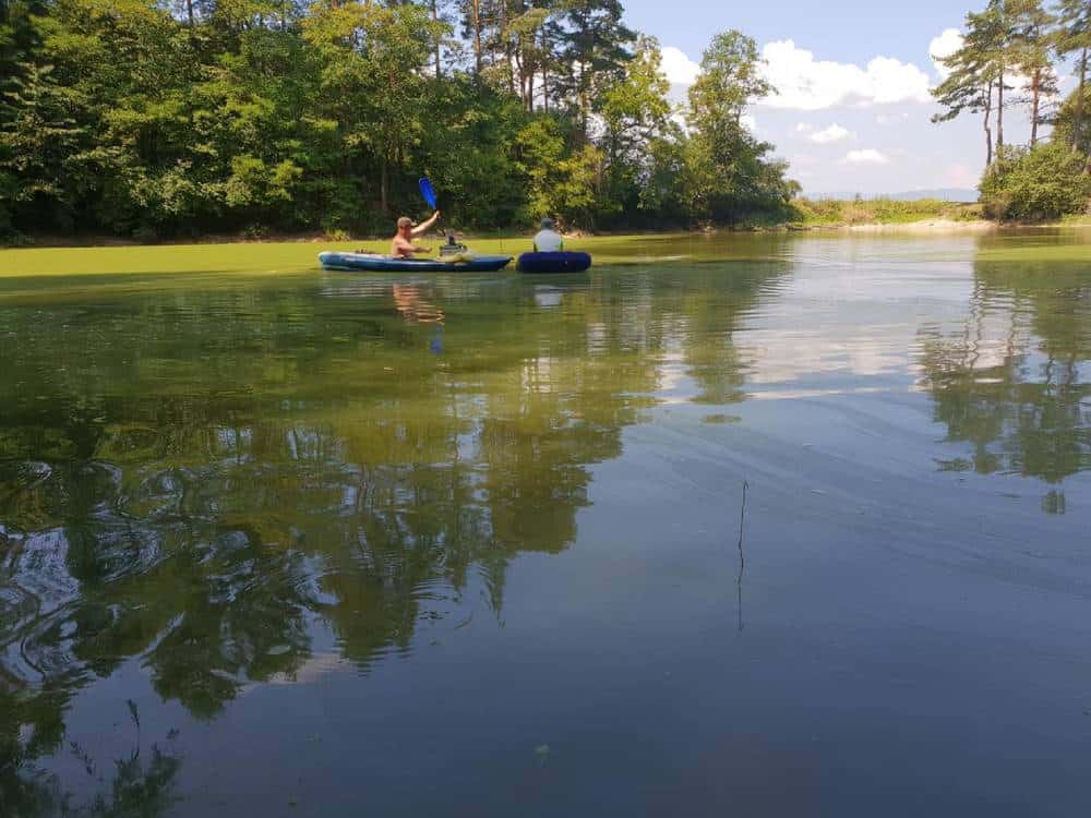 Echipa Magnetfiške pe un lac lângă Bratislava