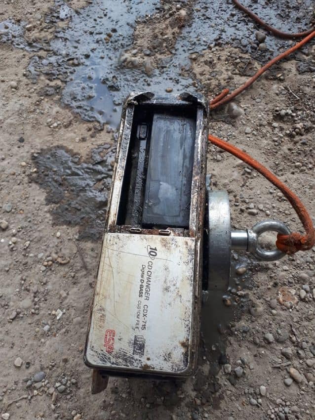 Captură: un radio auto scos de un pescar din Tomášov