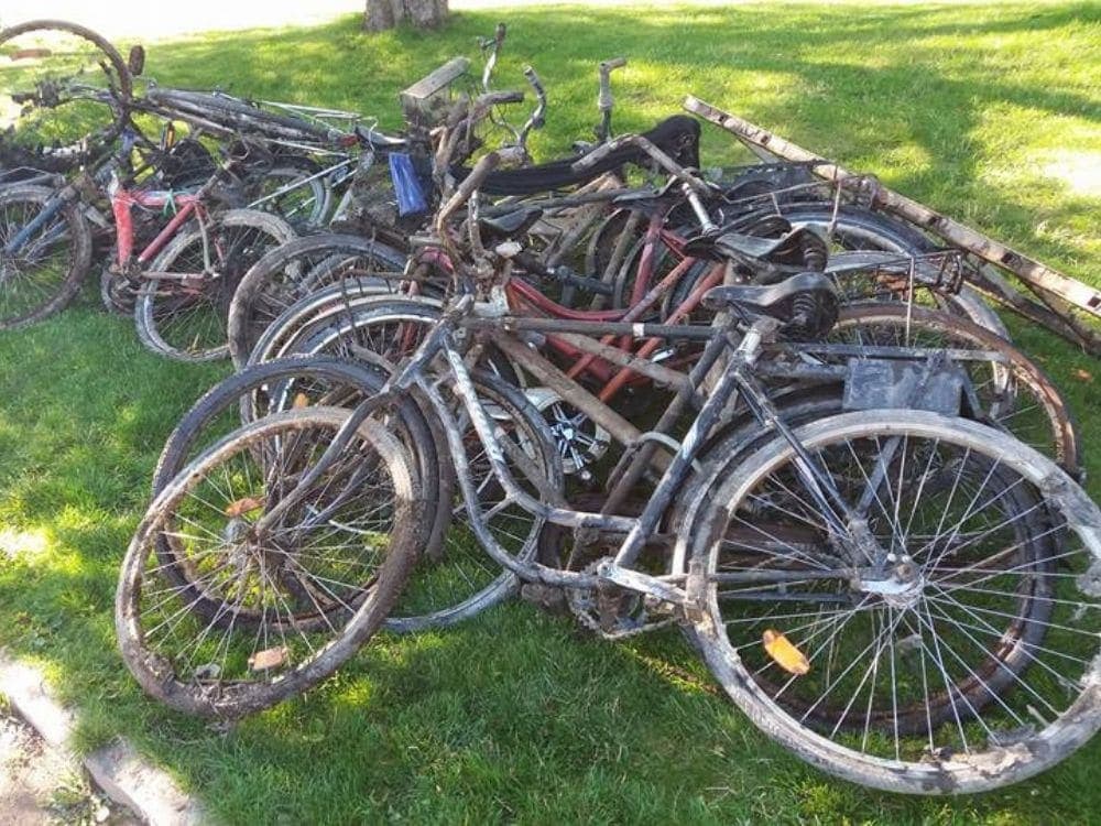 89 de biciclete descoperite de căutătorii de comori cu magnetul